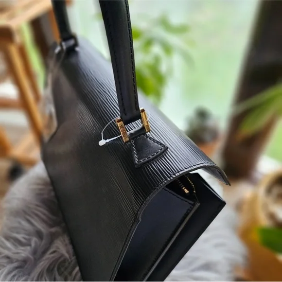 Authentic Louis Vuitton Epi Concorde Handbag - Picture 13 of 13